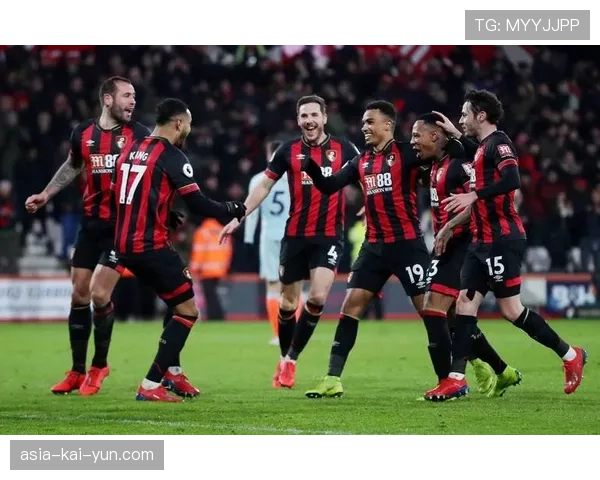 深度观察:欧冠八强战折射战术趋势——“边后卫”角色定义正变得日益模糊。 深度观察:欧冠八强战折射战术趋势——“边后卫”角色定义正变得日益模糊。